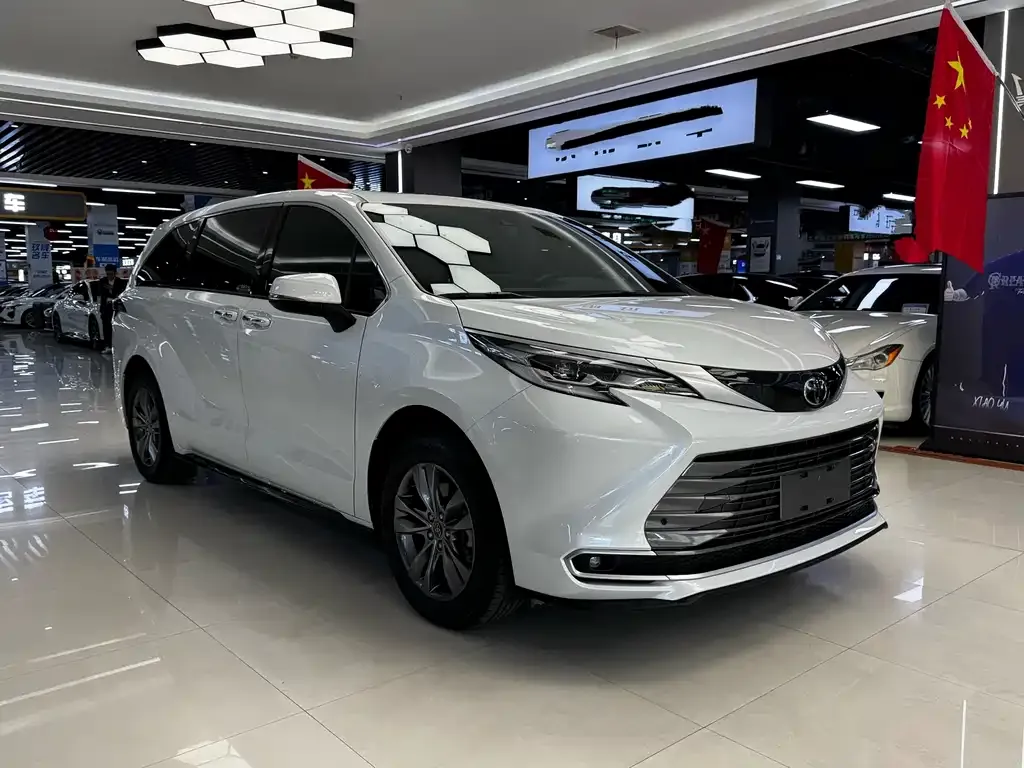 Toyota Sienna — фото 4