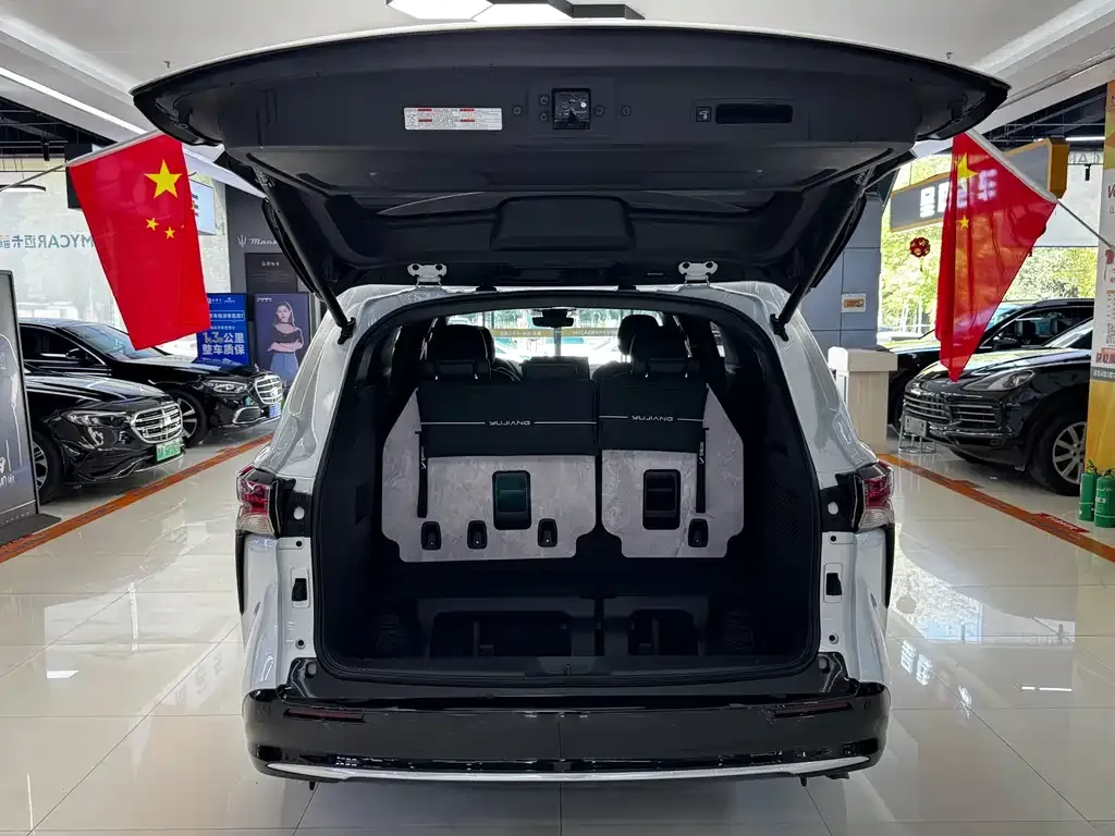 Toyota Sienna — фото 9