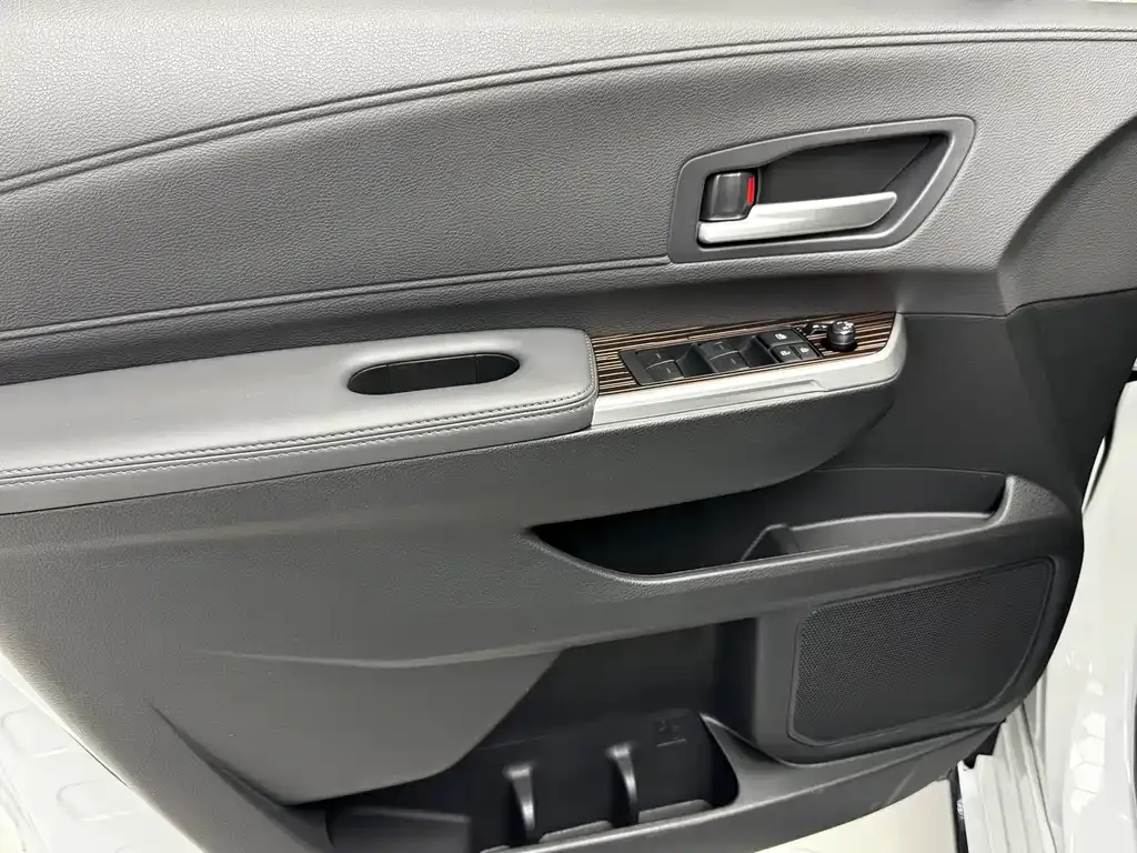 Toyota Sienna — фото 2