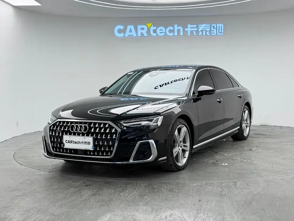 Audi A8 — фото 1