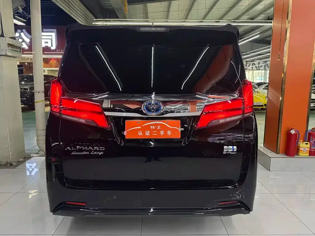 Toyota Alphard — фото 4