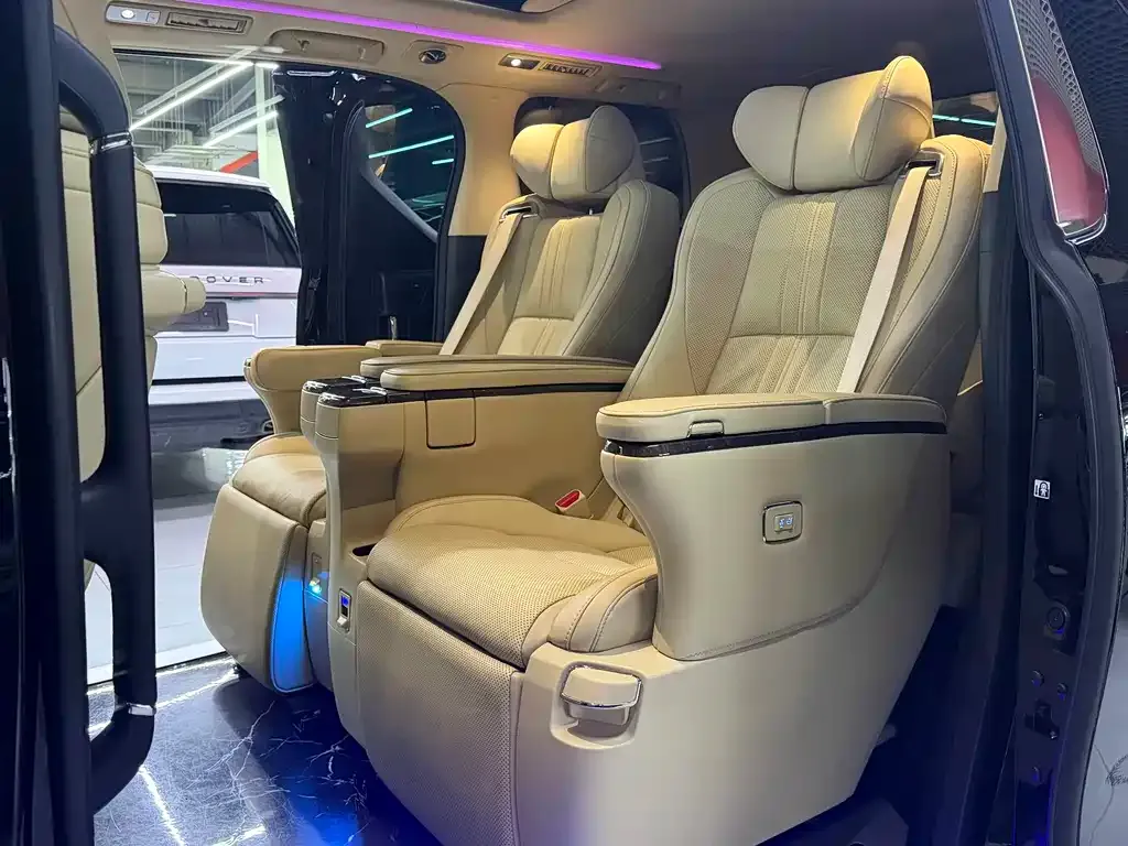 Toyota Alphard — фото 6