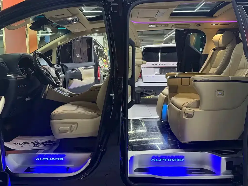 Toyota Alphard — фото 3