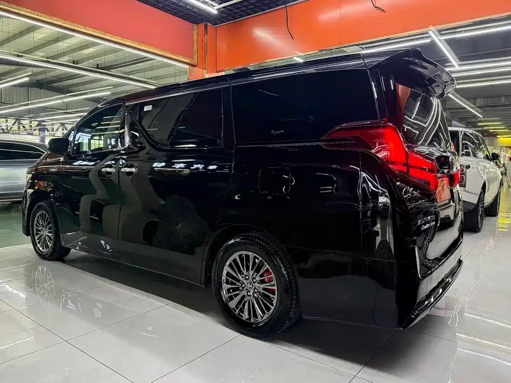 Toyota Alphard — фото 5