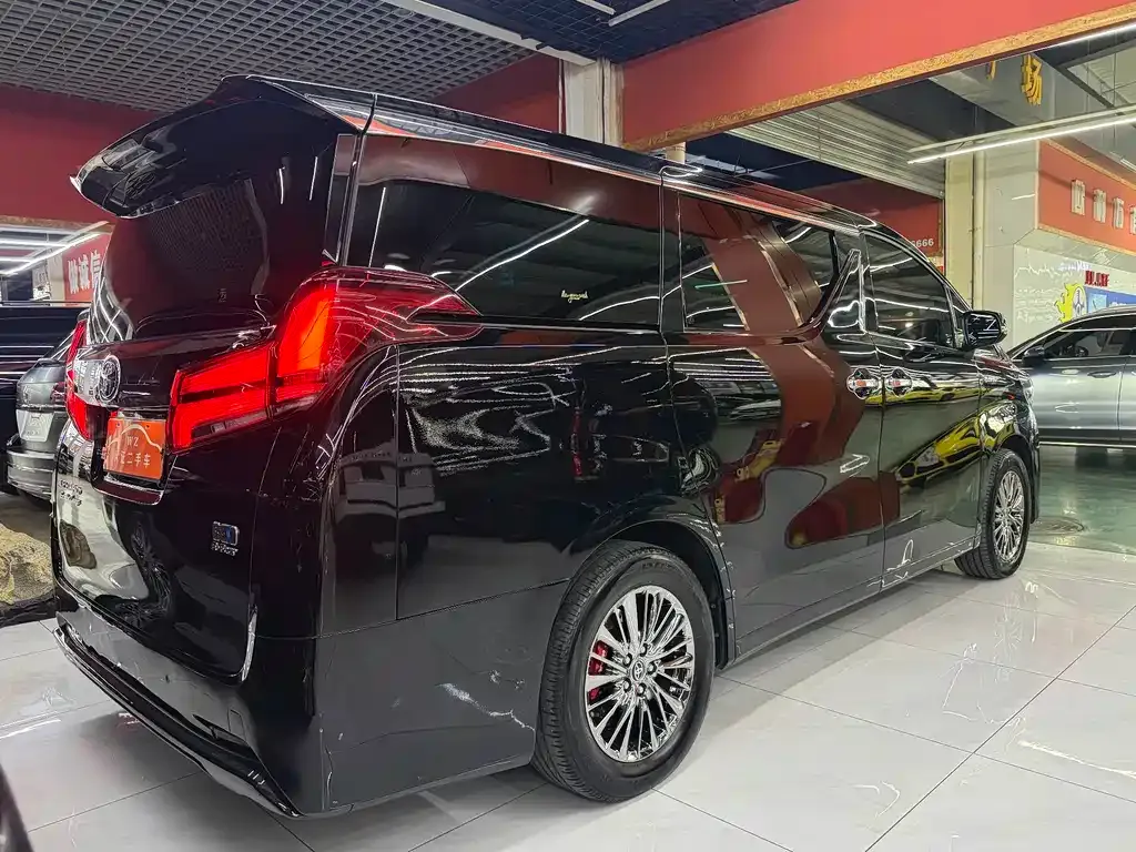 Toyota Alphard — фото 8