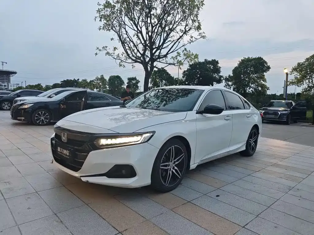Honda Accord — фото 1