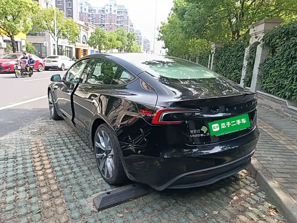 Tesla Model 3 — фото 4