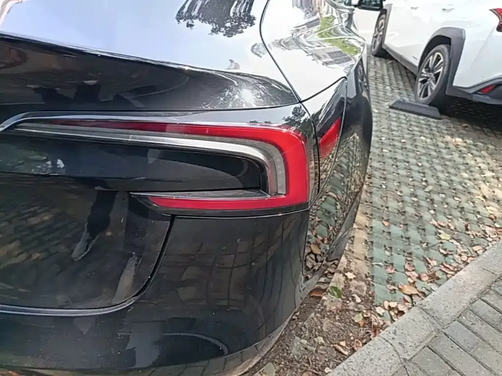 Tesla Model 3 — фото 10
