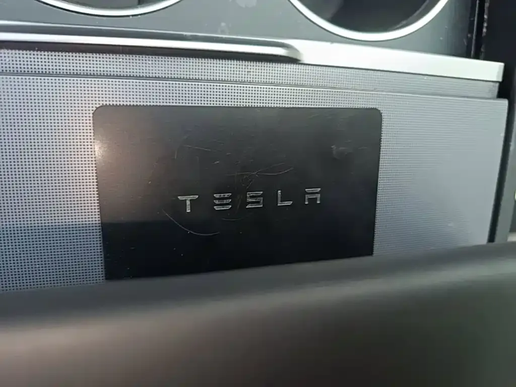 Tesla Model 3 — фото 2