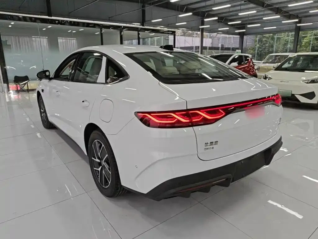 BYD Qin L — фото 9