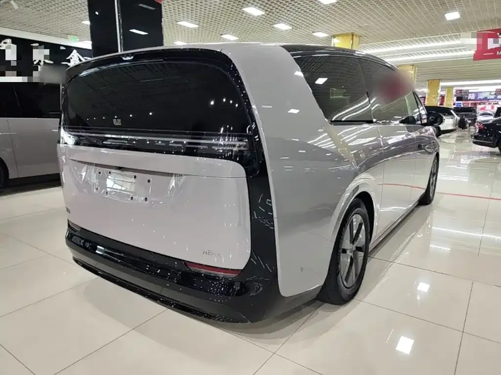 Li Auto MEGA — фото 7