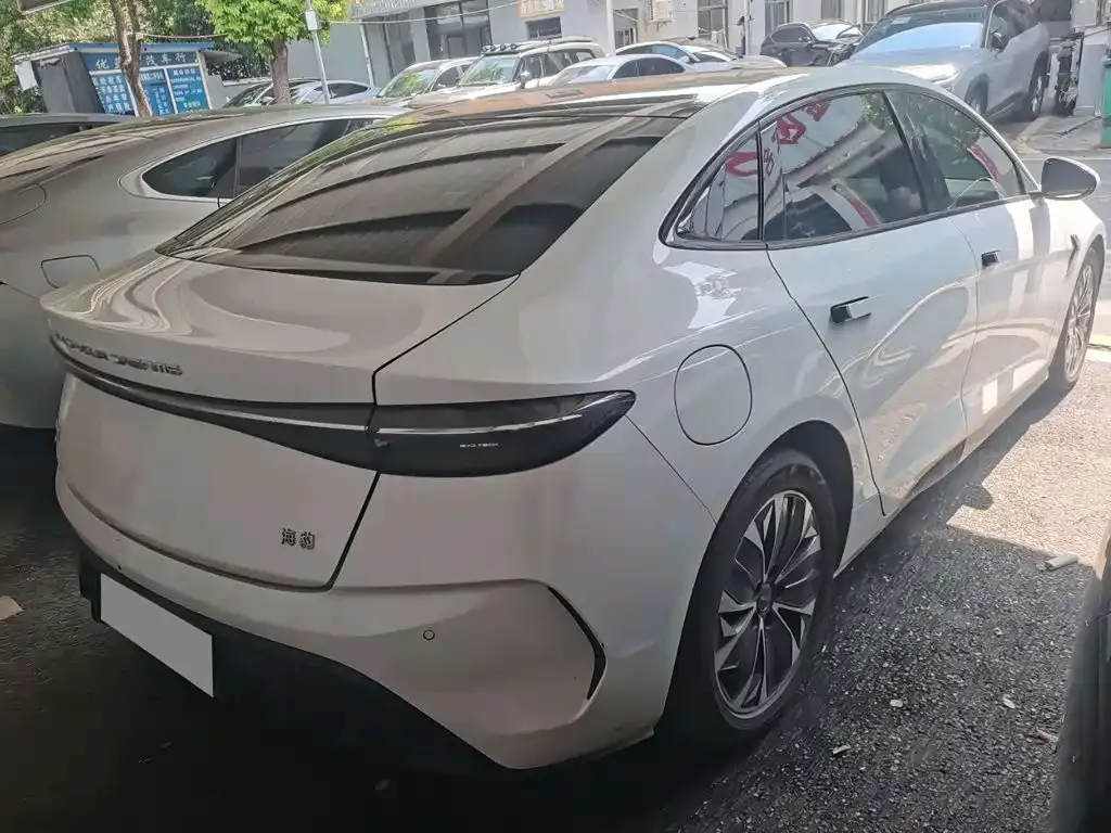 BYD Seal — фото 10