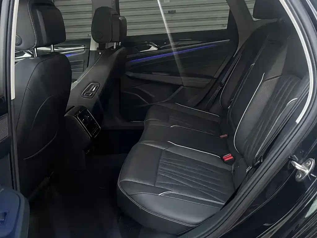 Volkswagen Passat — фото 7