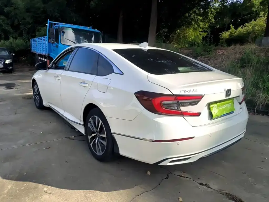 Honda Accord — фото 1