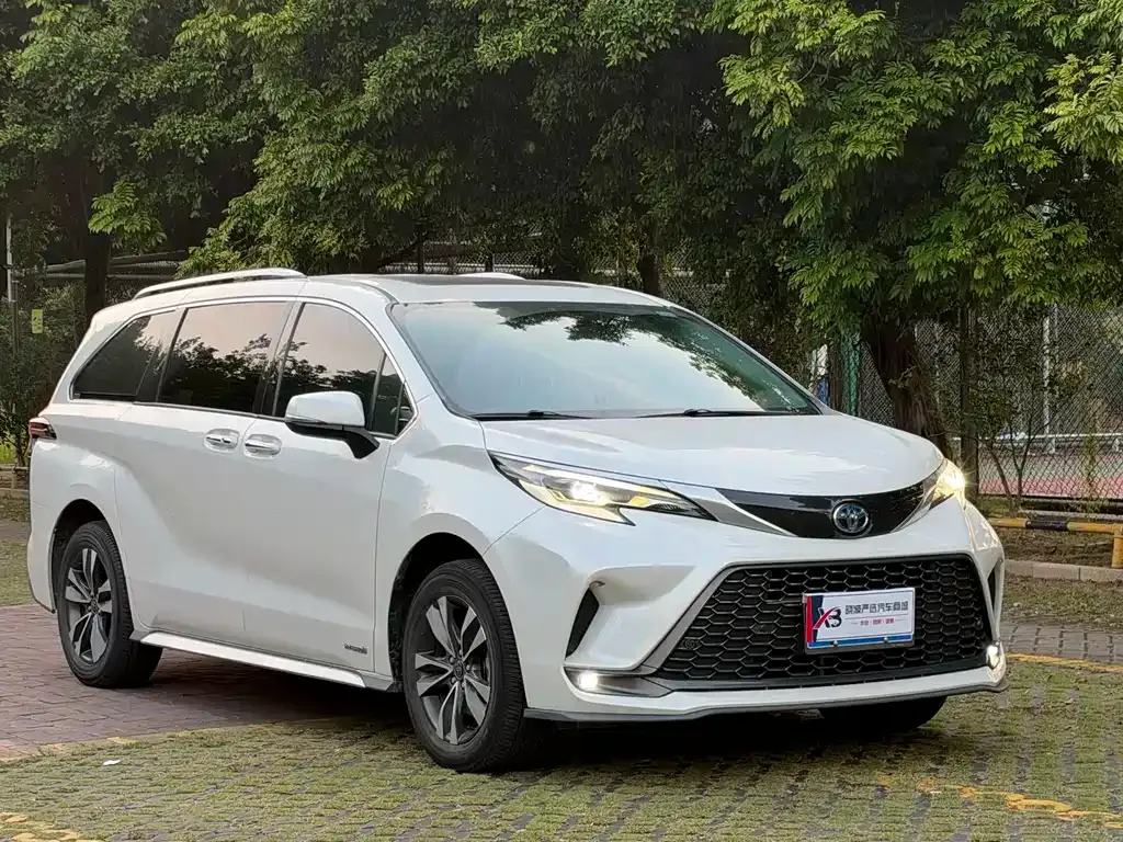 Toyota Granvia — фото 4