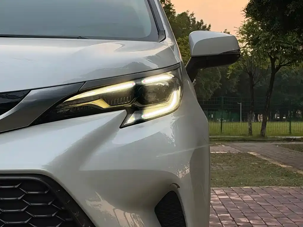 Toyota Granvia — фото 9