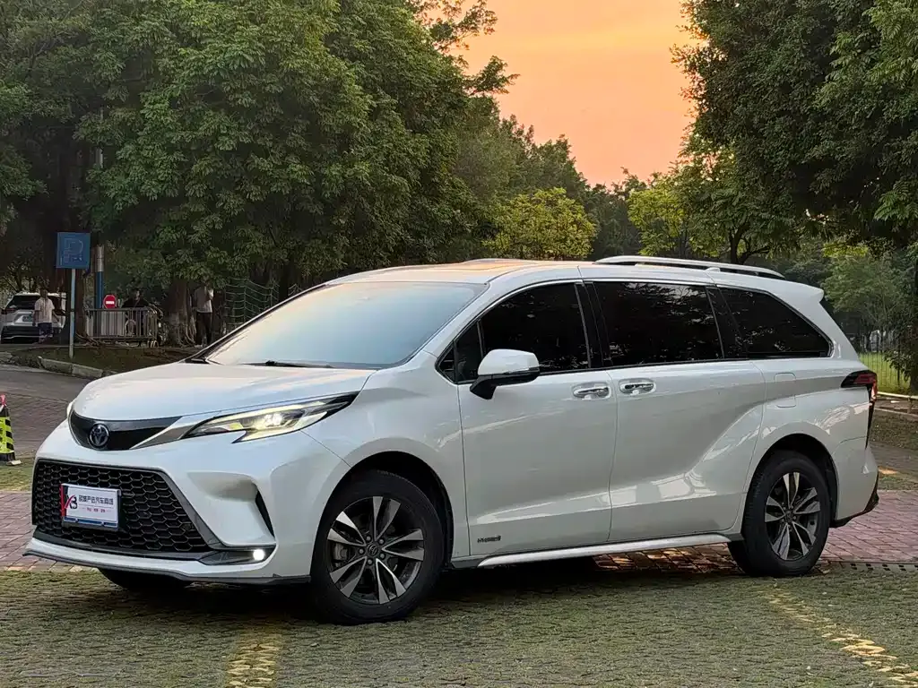 Toyota Granvia — фото 7