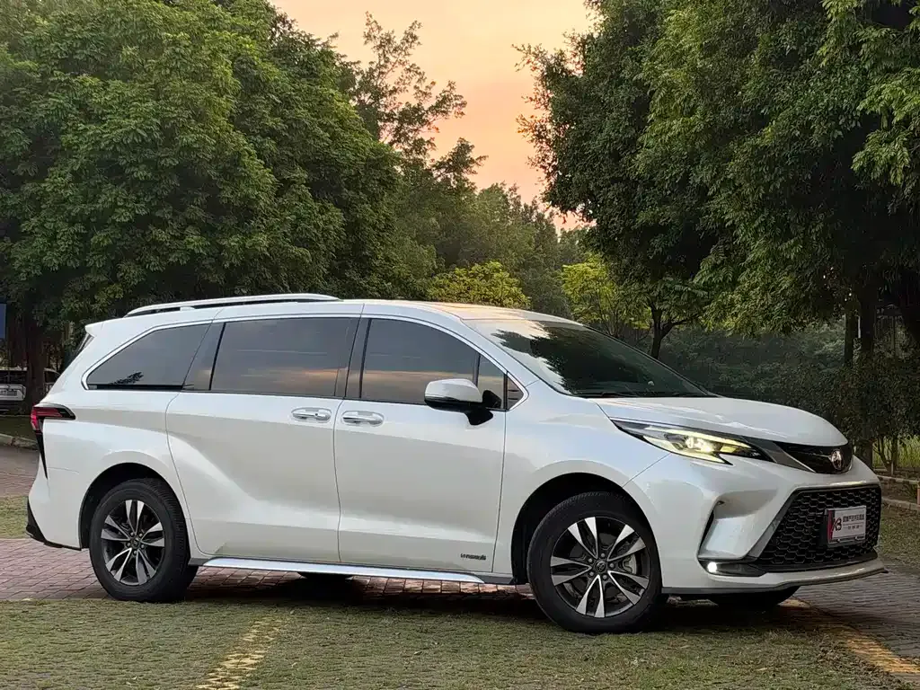 Toyota Granvia — фото 10