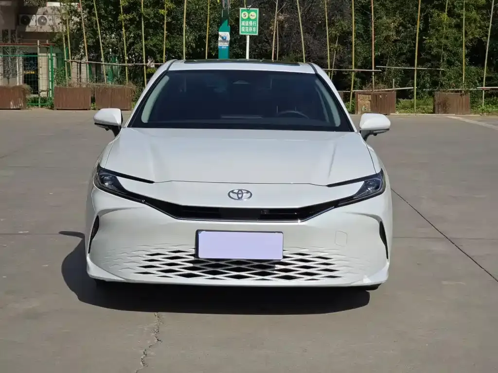 Toyota Camry — фото 3