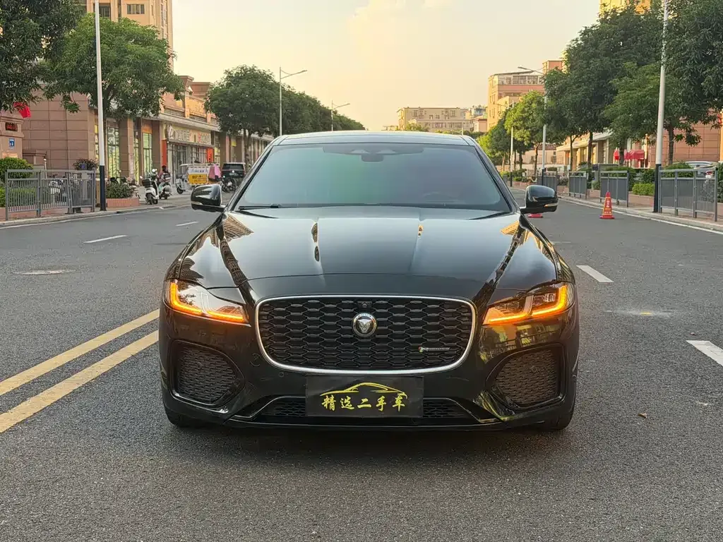 Jaguar XFL — фото 1