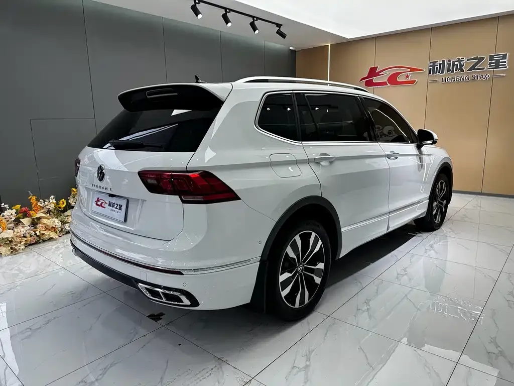 Volkswagen Tiguan L — фото 5
