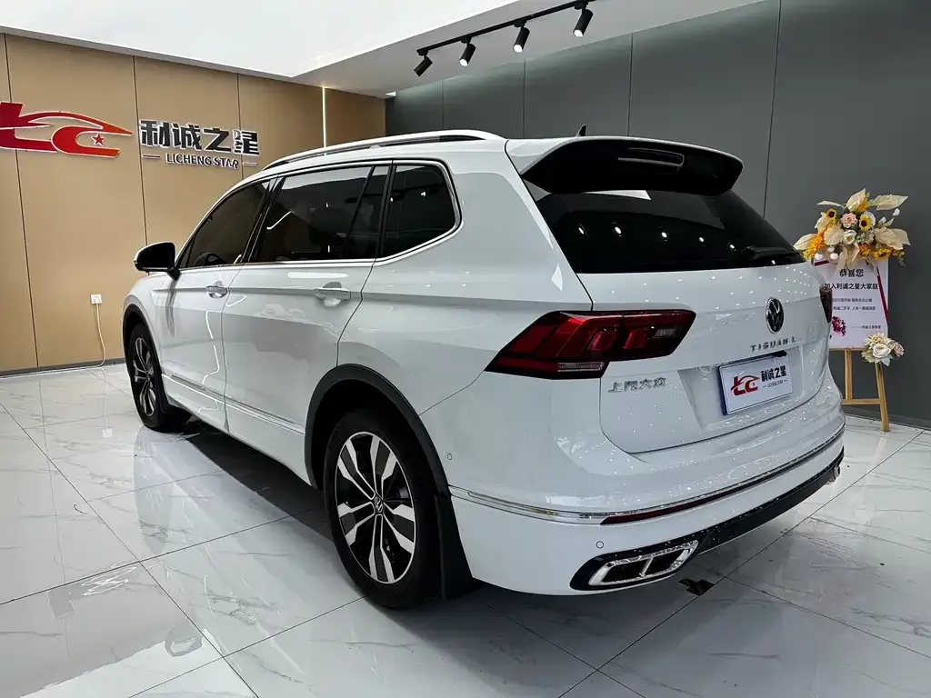 Volkswagen Tiguan L — фото 3