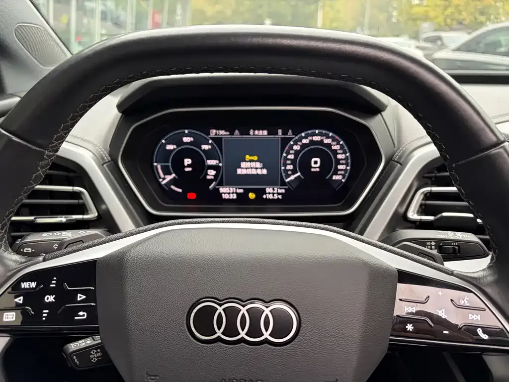 Audi Q4 e-tron — фото 10