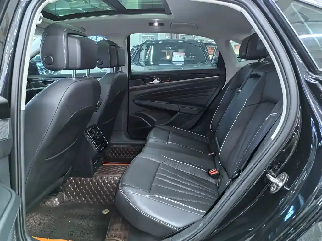 Volkswagen Passat — фото 10