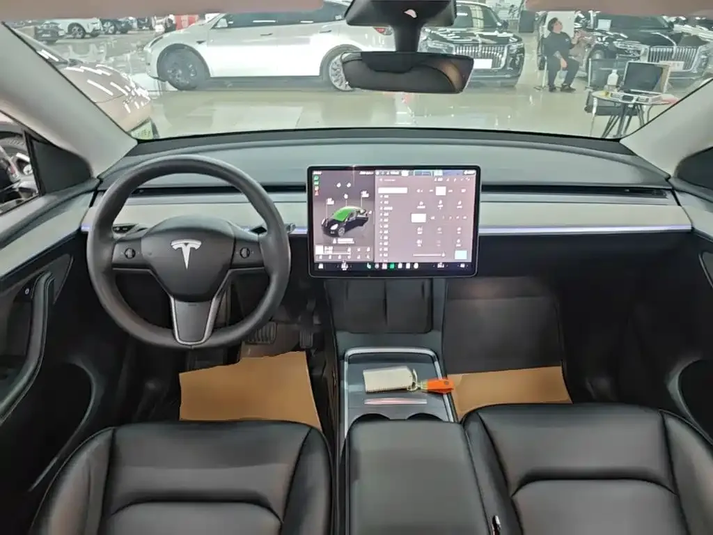 Tesla Model Y — фото 8