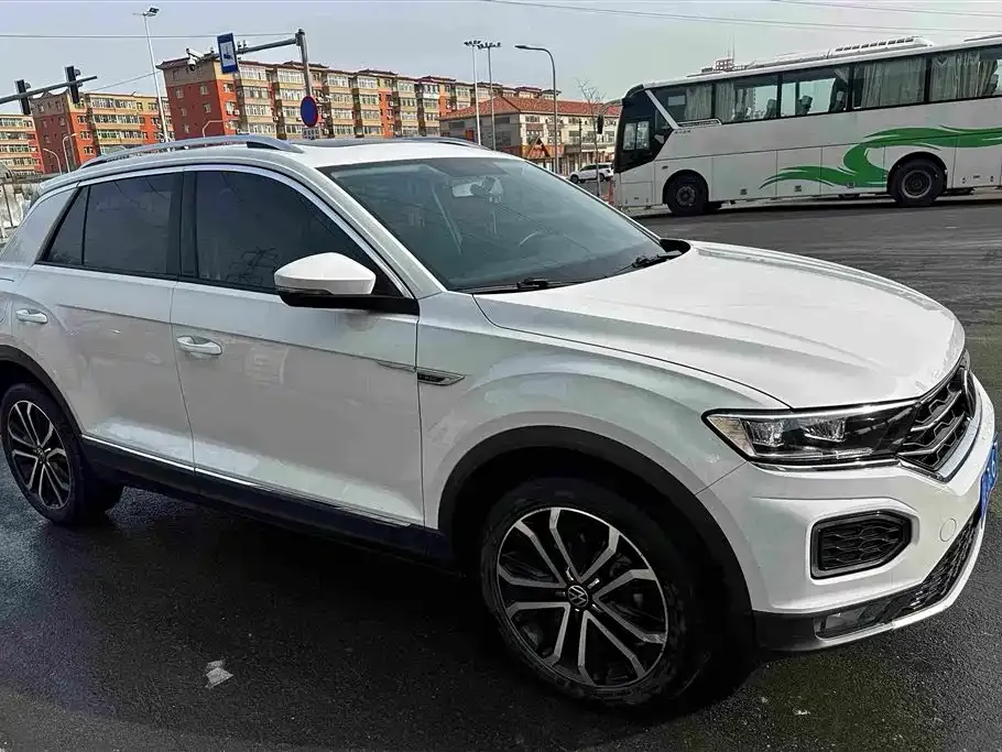 Volkswagen T-Roc — фото 6