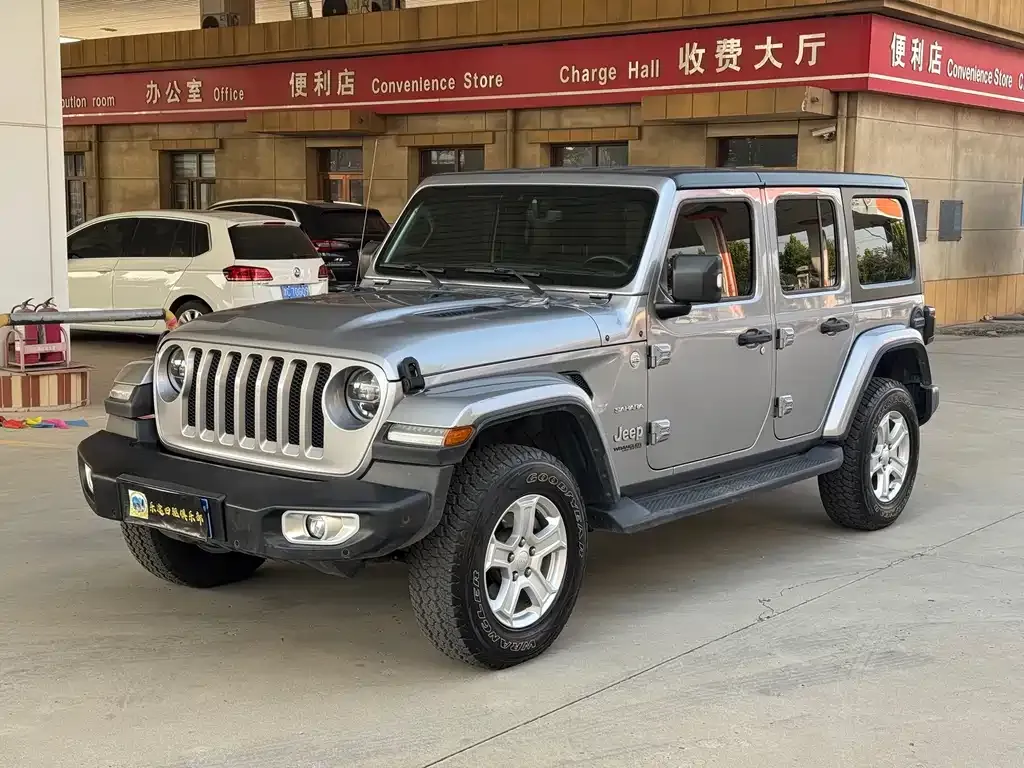 Jeep Wrangler — фото 1