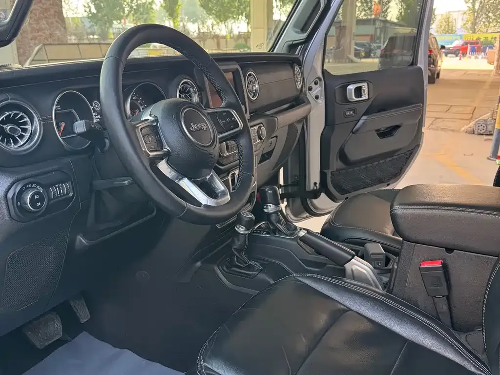 Jeep Wrangler — фото 6