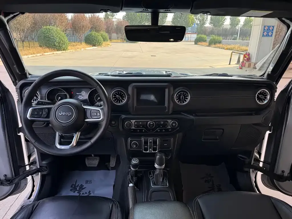 Jeep Wrangler — фото 7