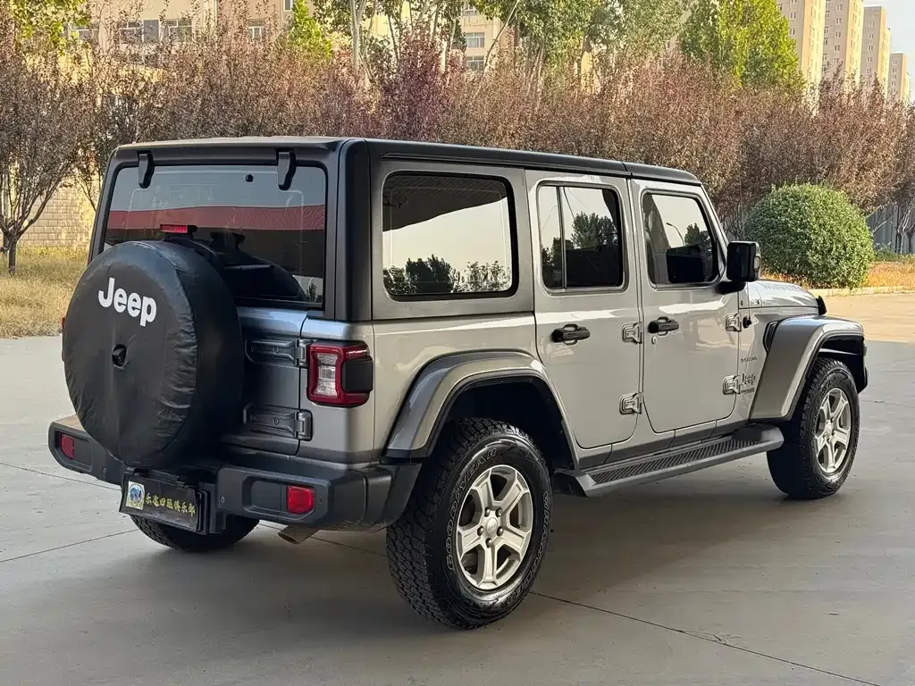Jeep Wrangler — фото 8