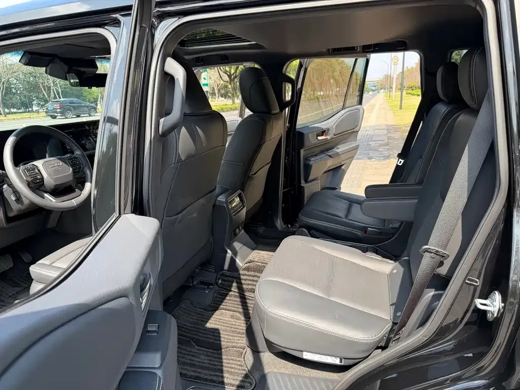 Toyota Prado — фото 4
