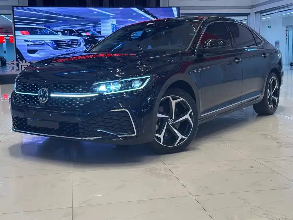 Volkswagen Passat — фото 1