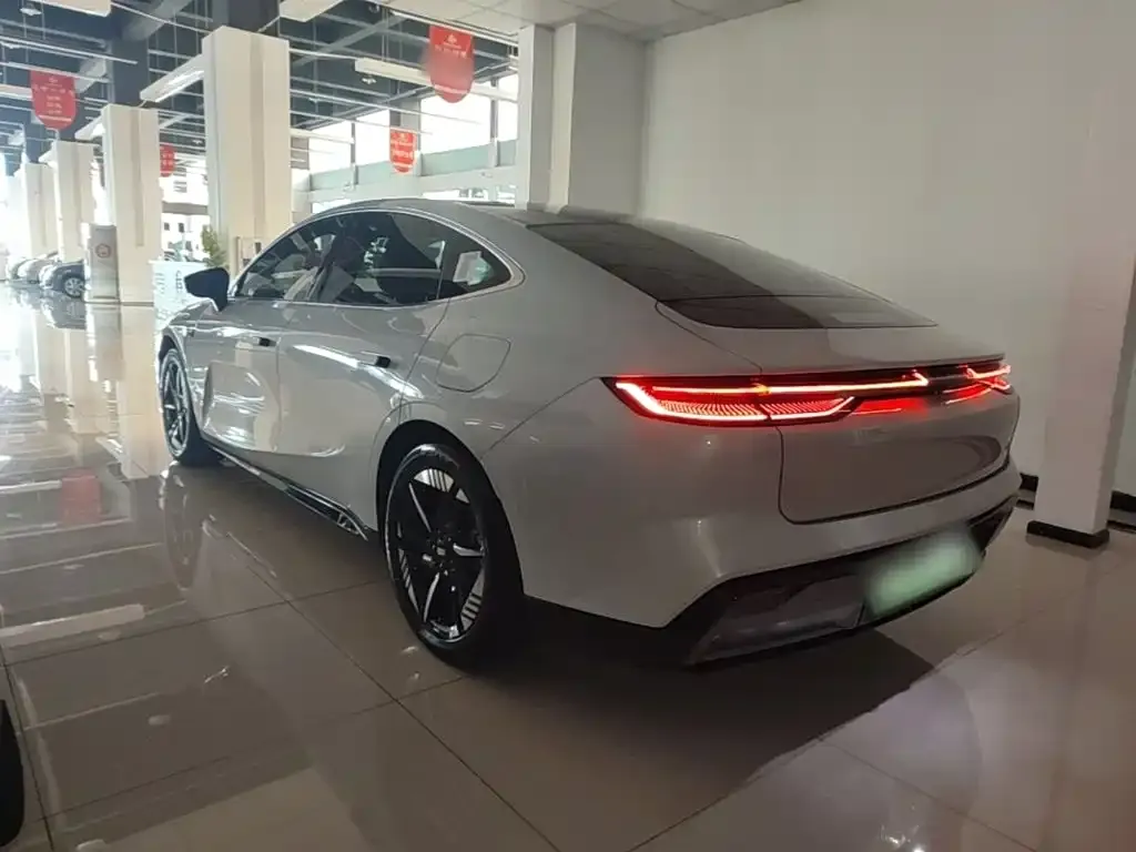 Geely Galaxy E8 — фото 4