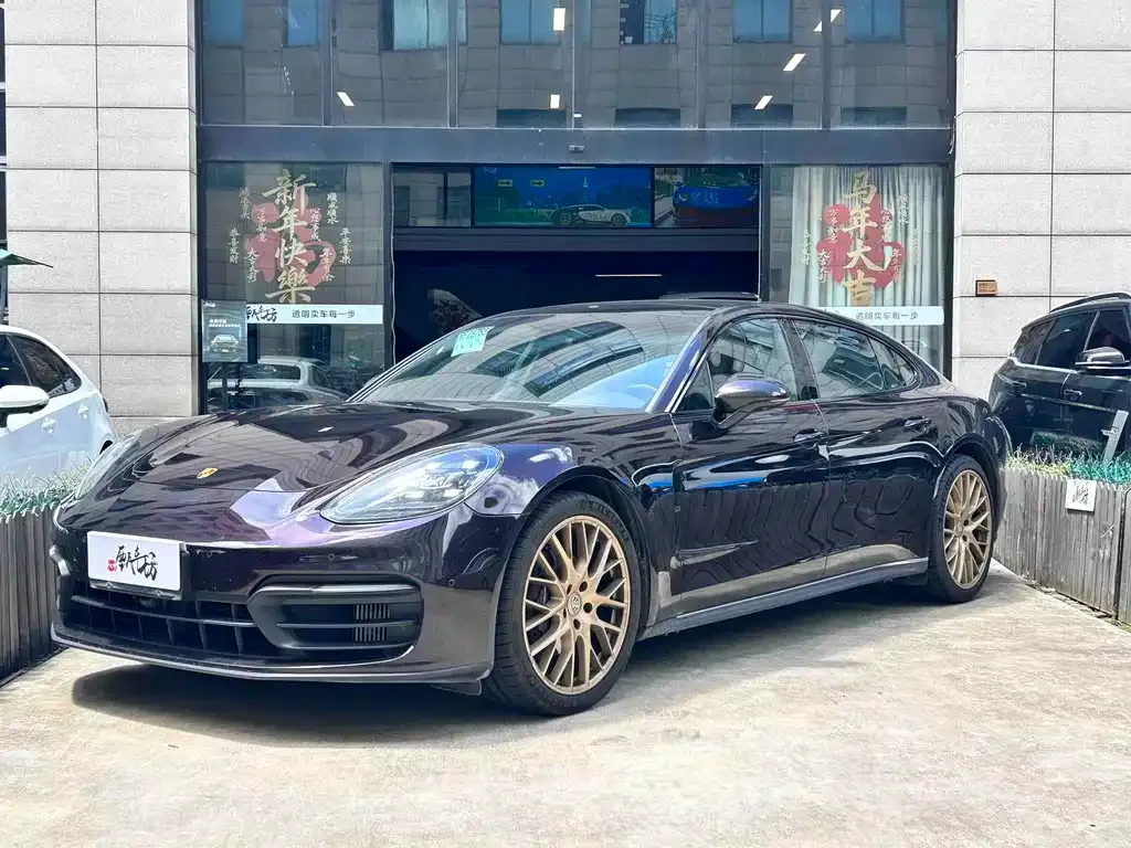 Porsche Panamera — фото 1