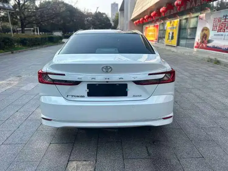 Toyota Camry — фото 5