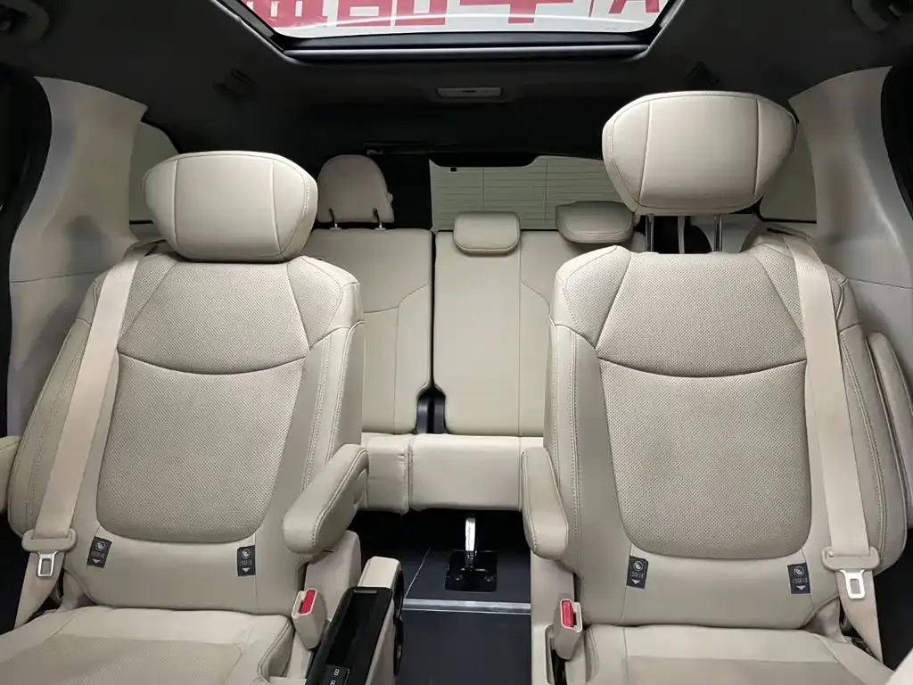 Toyota Granvia — фото 7