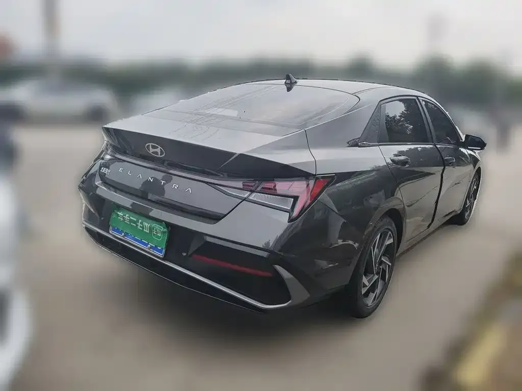Hyundai Elantra — фото 3