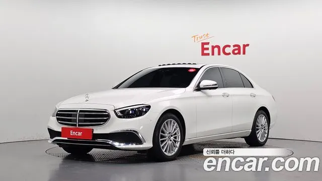 Mercedes-Benz E-Class — фото 1
