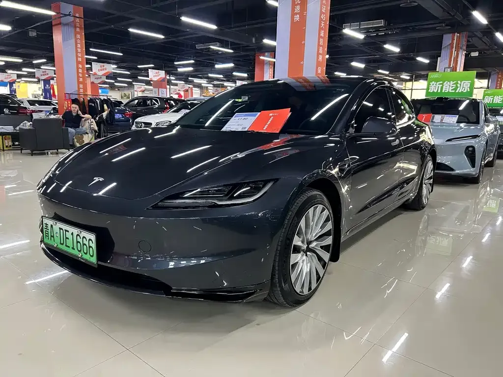 Tesla Model 3 — фото 1