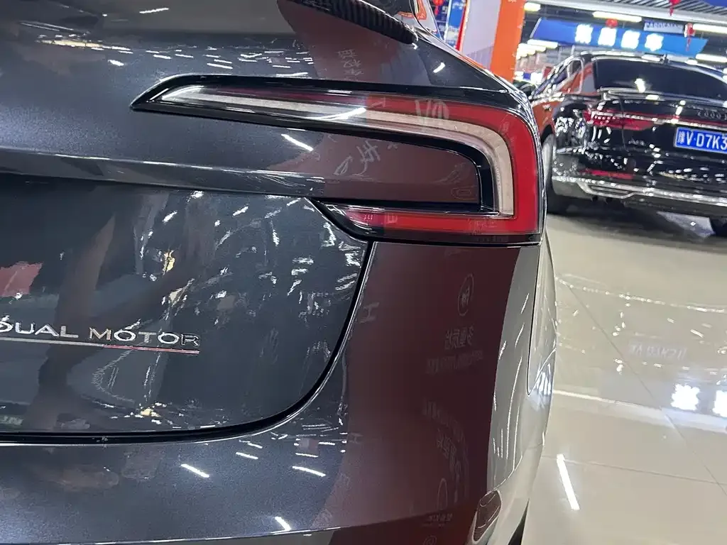 Tesla Model 3 — фото 7