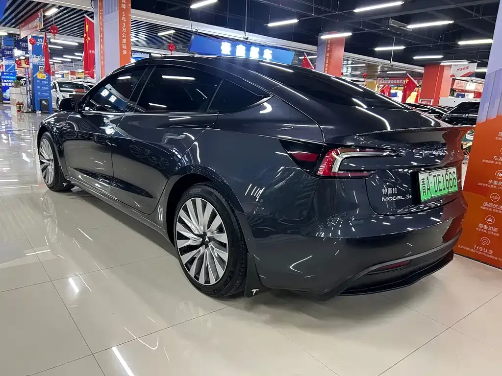 Tesla Model 3 — фото 9