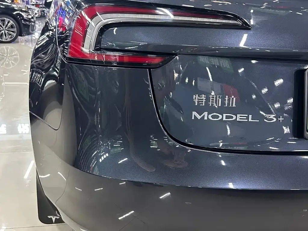 Tesla Model 3 — фото 10