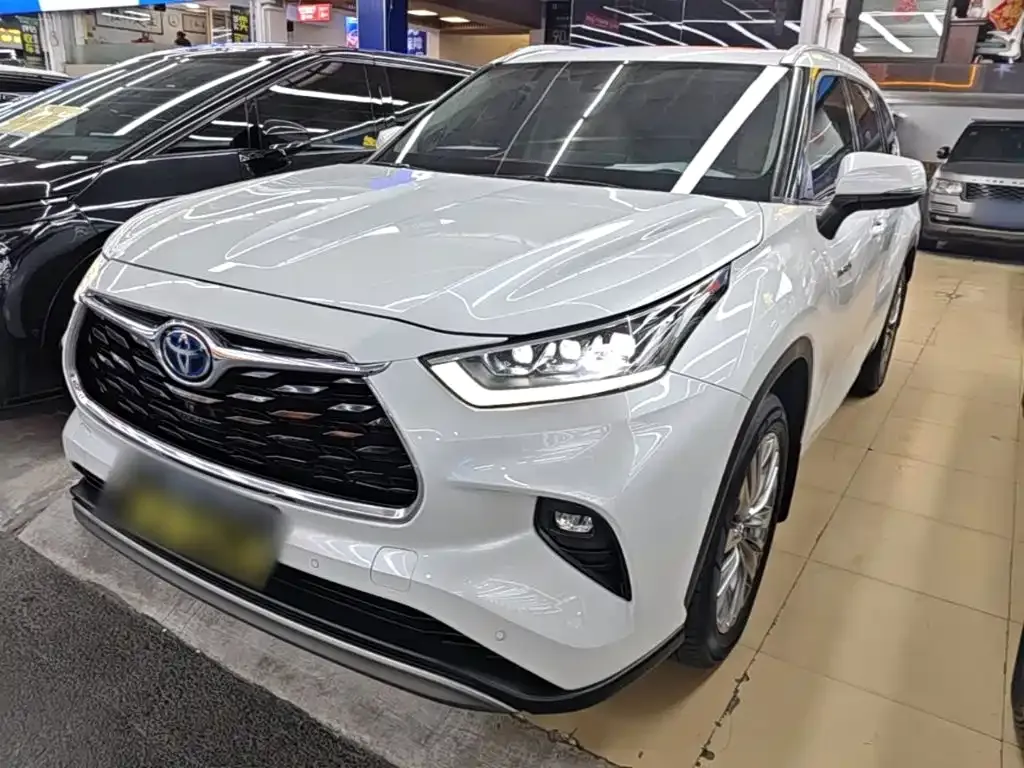 Toyota Highlander — фото 1