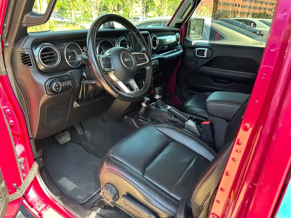 Jeep Wrangler — фото 8