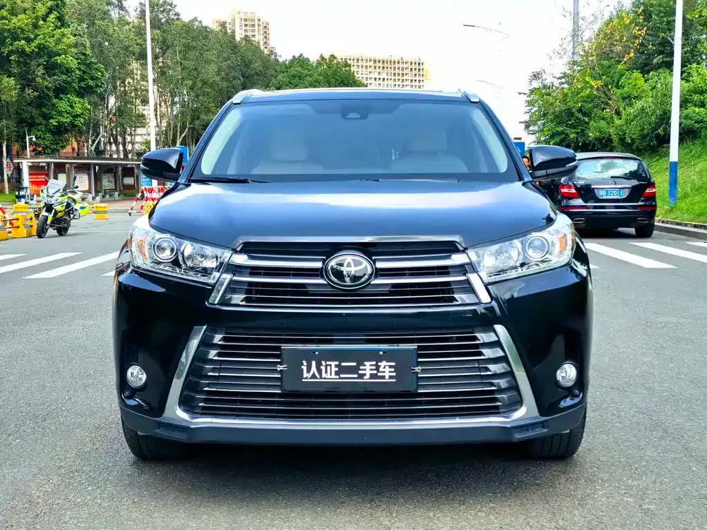 Toyota Highlander — фото 10
