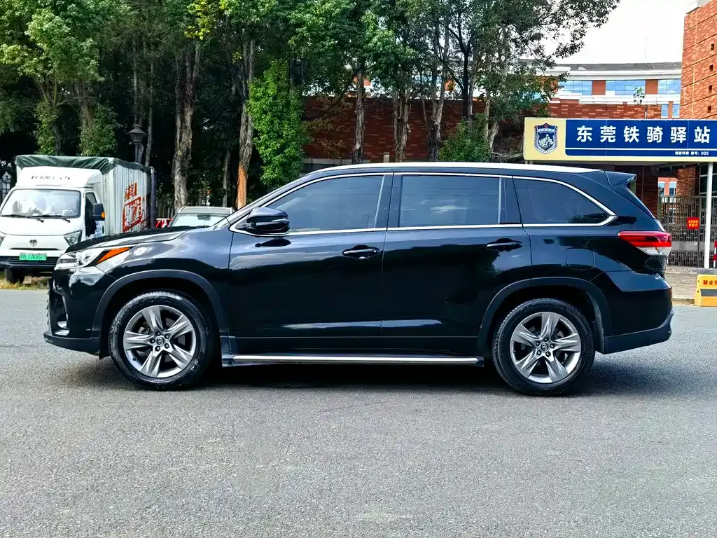Toyota Highlander — фото 8